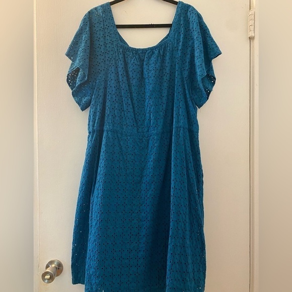 Terra & Sky dress, all cotton, fully lined. Eyelet fabric and pockets. Waist tie - Picture 3 of 9